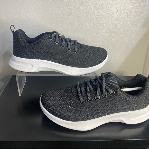 ATHLETIC WORKS WOMENS BLACK MEMORY FOAM SNEAKER ATHLETIC SHOES SZ 10, 6, 6, 7 - Picture 1 of 13